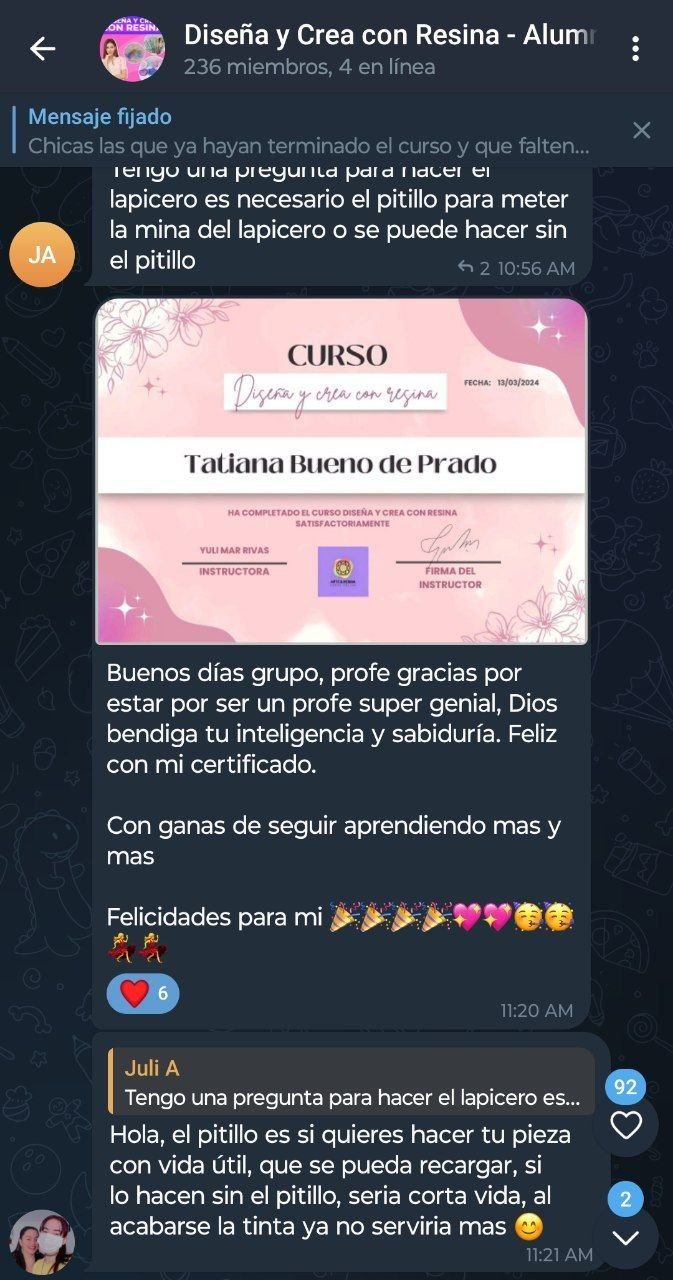 Captura de una alumna compartiendo su certificado del curso Diseña y Crea con Resina